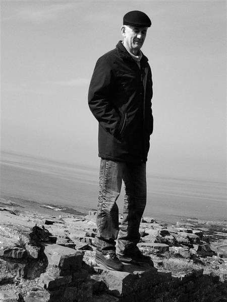 The portrait of my father at the bank of the Cardigan Bay (Aberystwyth, Wales), 2010 - Альфред Фредди Крупа