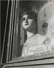 Mannequin en vitrine - 朵拉·瑪爾