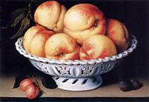 White Ceramic Bowl with Peaches and Red and Blue Plums - Феде Галиция