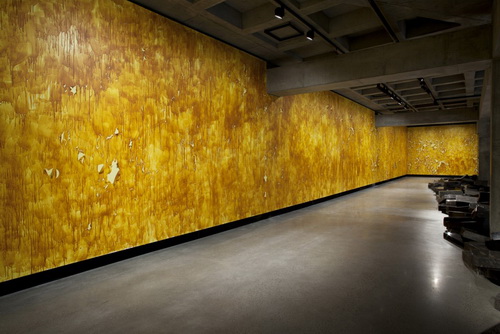 Mur de pellicules, 2002 - Michel Blazy