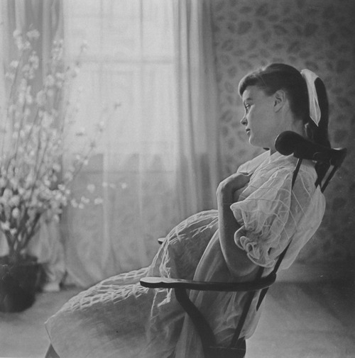 Pregnant girl, 1950 - Філіпп Халсман
